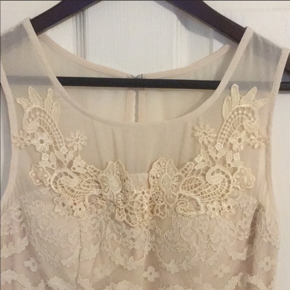 Beautiful lace, cream cocktail dress!